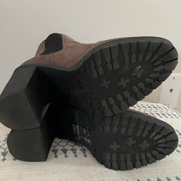 Furry brown and black suede booties - Picture 4 of 6